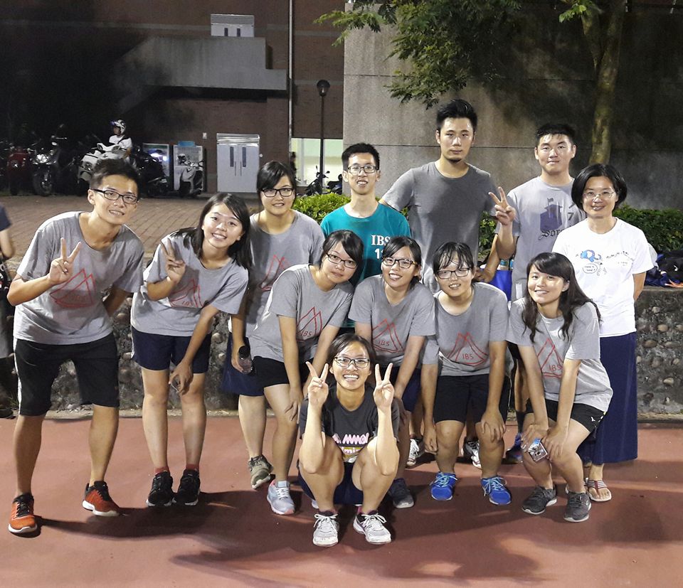 恭喜國企系系排榮獲105學年度新生盃冠軍